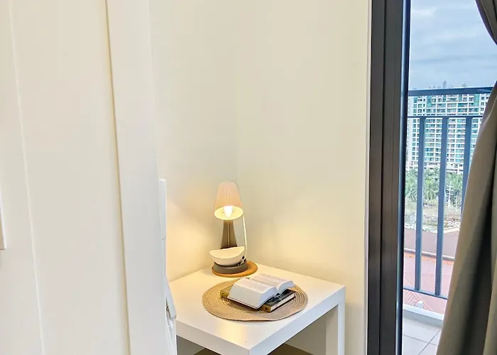 Shore 2 Condotel Near Airport Moa View 3* Manila