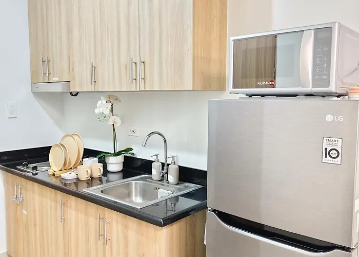 Shore 2 Condotel Near Airport Moa View 3* Manila